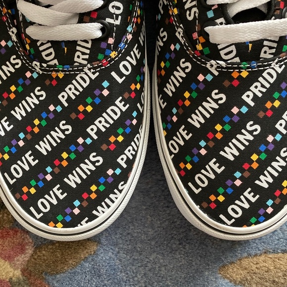 NWOB Vans Doheny “Love Wins” Pride Sneaker, Embroidered Rainbow Logo - Picture 6 of 10